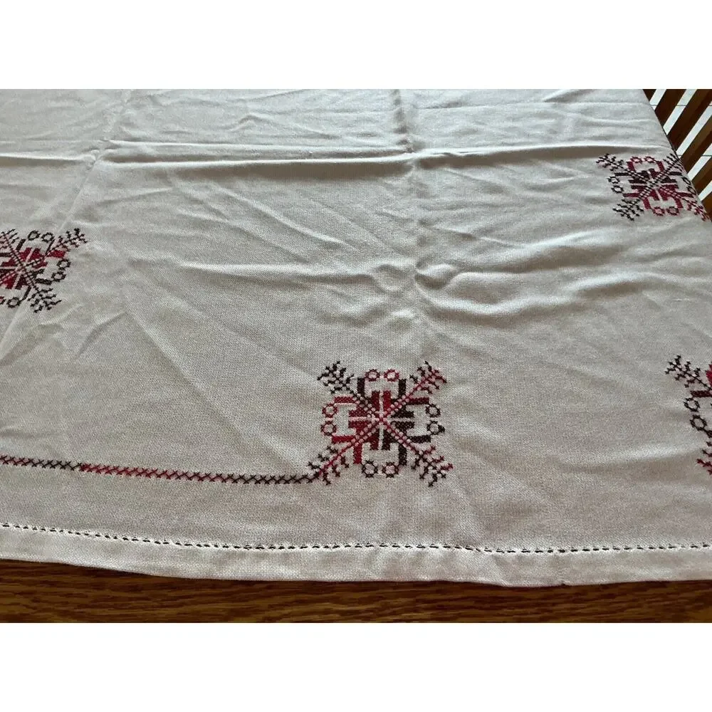 Vintage 1960‎ Ebroidered Rectangle Table Cloth 73.5” X 57”